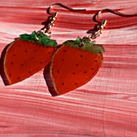 Cute strawberry earrings - Picture 2 of 3